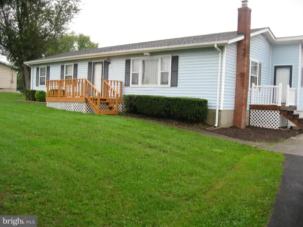 1848 Nadenbousch Ln, Inwood, WV 25428