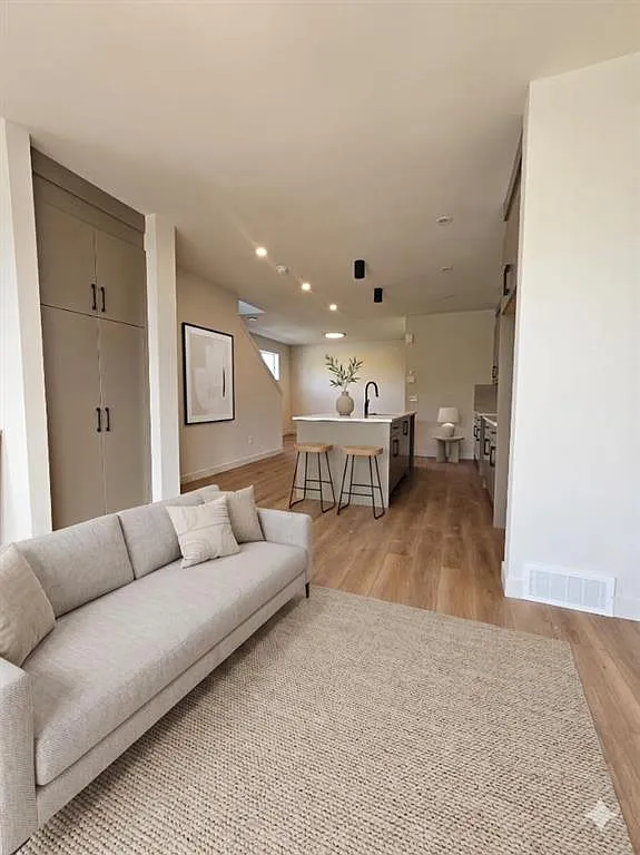 3 bed, 1415 sqft, $2,750 — Photo 3