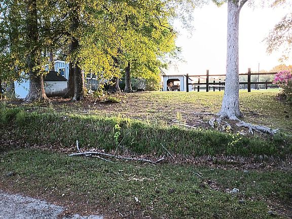 4th image of 2107 River Dr