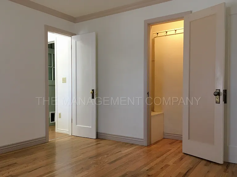 576 Addison Ave W — Photo 15