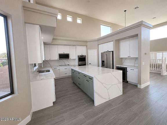 3rd image of 7521 W SOUTHGATE Avenue