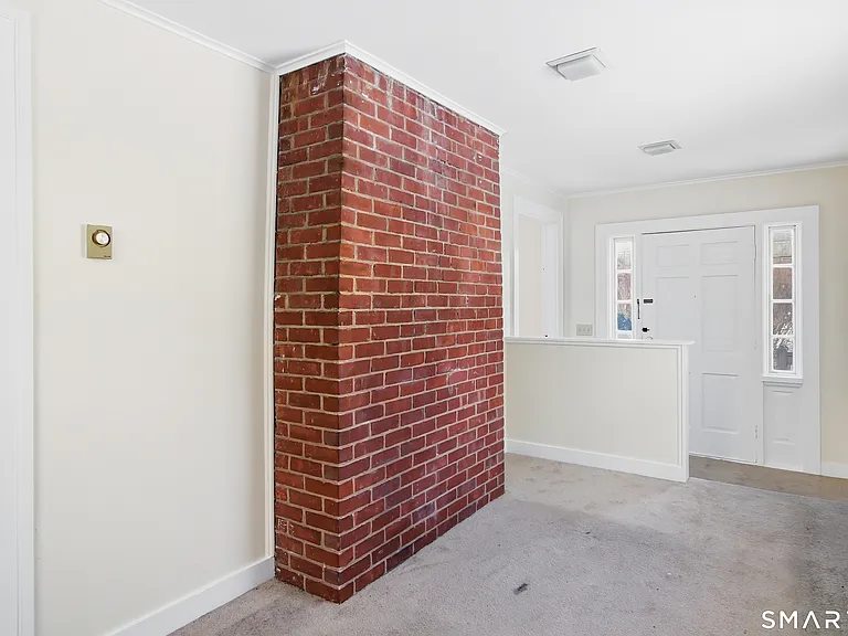 815 E Main St — Photo 10
