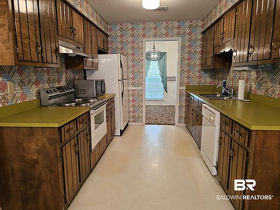 5th image of 46115 McMillan Dr