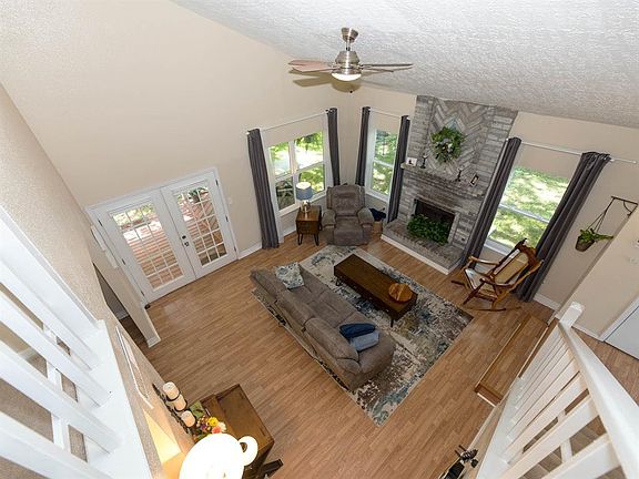 5th image of 1127 E Belgravia Dr