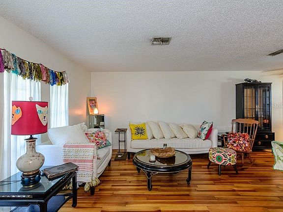5th image of 1130 Wexford Dr