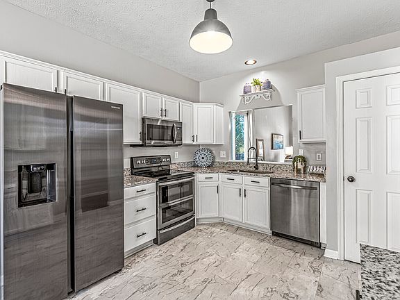 2nd image of 10372 Glenn Abbey Ln