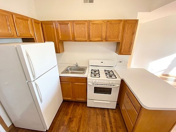 3rd image of 2252 W Berteau Ave #3
