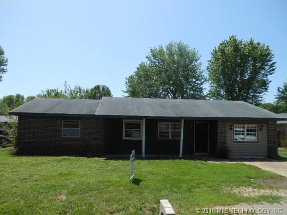 2nd image of 679 Helen St