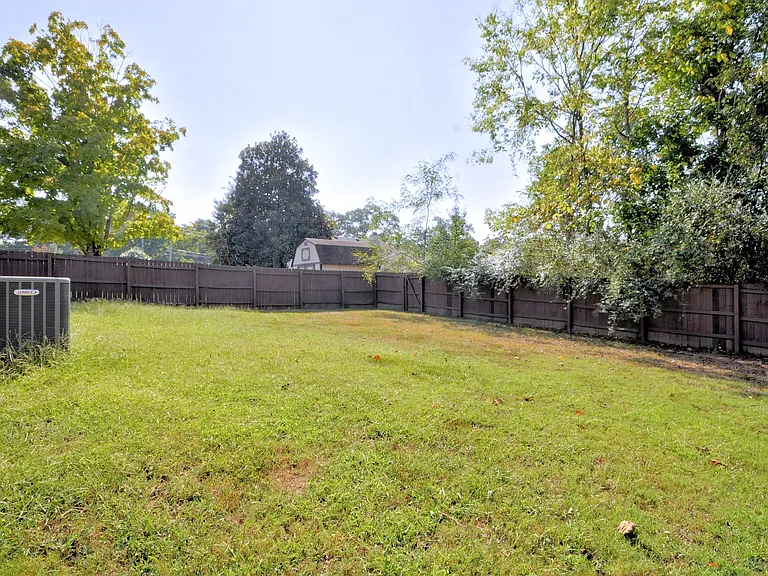 404 Leslie Wood Dr — Photo 52