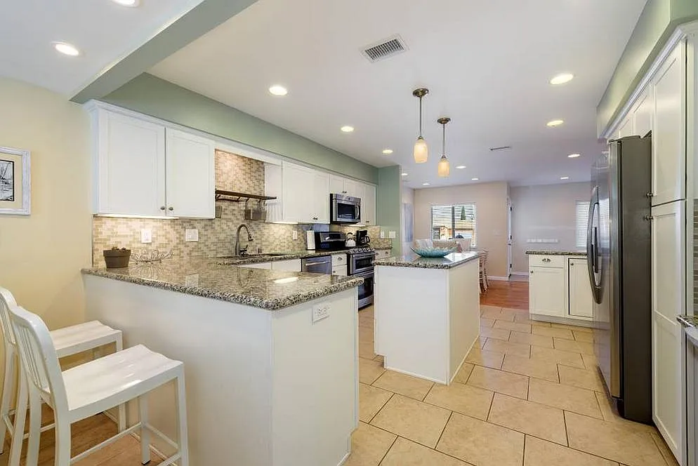 3 bed, 2.5 bath, 1780 sqft, $4,800 — Photo 3