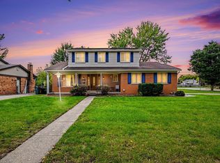 2320 Greensboro Dr, Troy, MI 48085