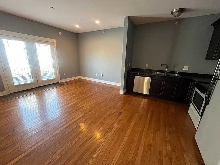 703 N Walnut St — Photo 4
