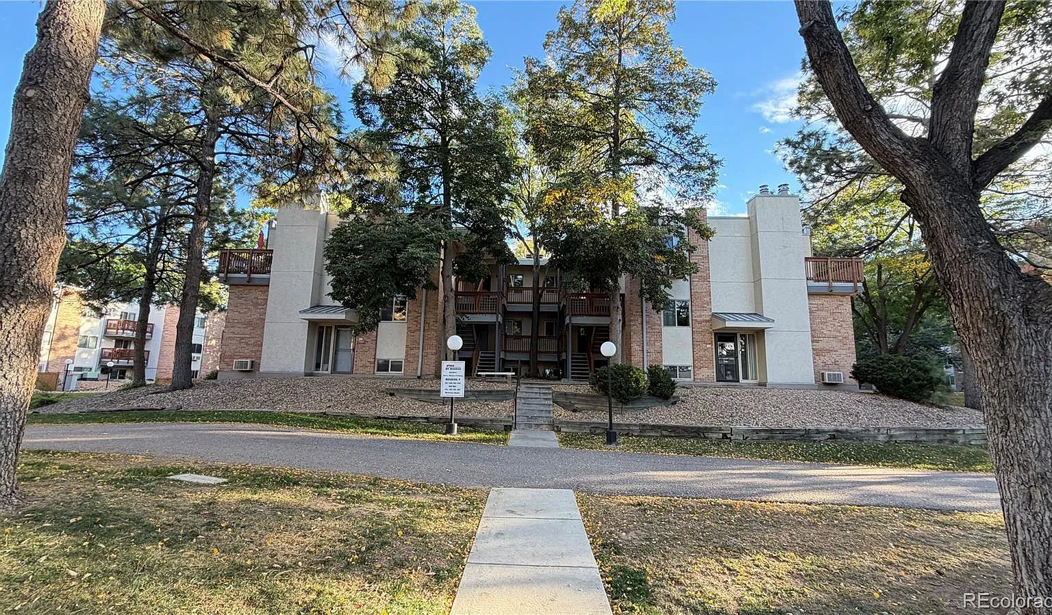 2 bed, 1.0 bath, 945 sqft, $1,895 — Photo 1