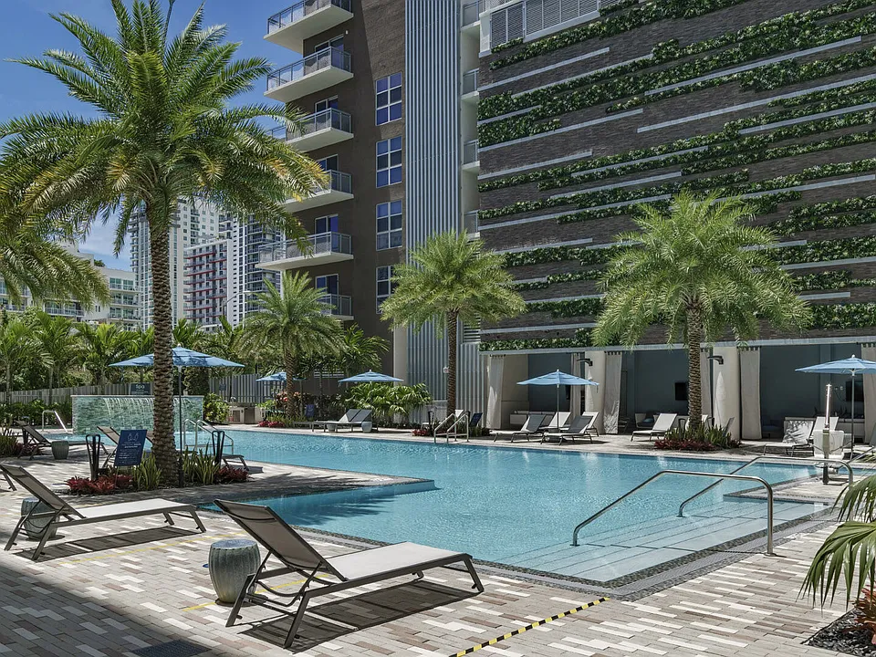 Blu27 at Edgewater