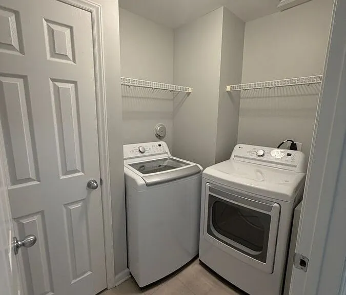 1033 Masons Place Cir #B — Photo 17