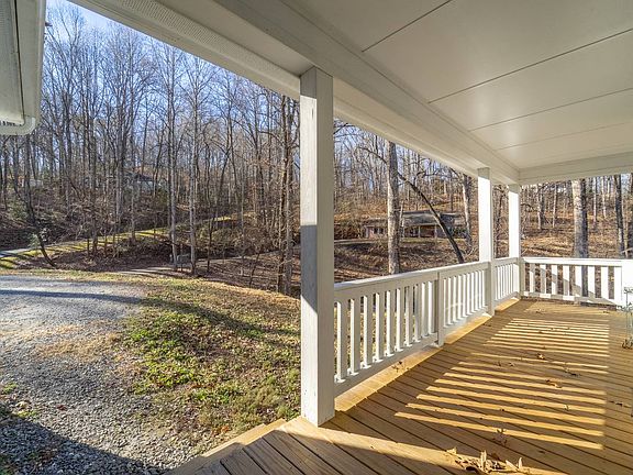 3rd image of 189 Crocus Ln