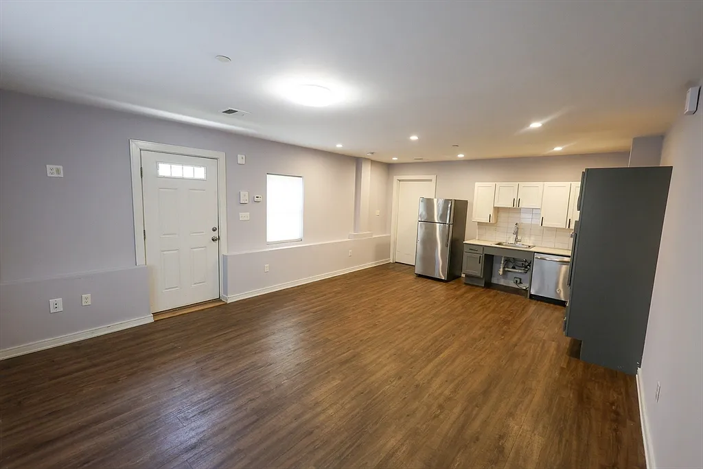 1 bed, 1.0 bath, 700 sqft, $2,100 — Photo 2