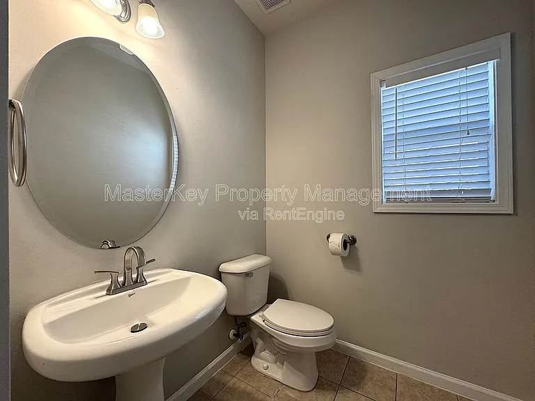 204 Straywhite Ave — Photo 4