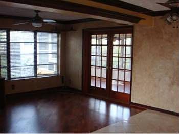 5th image of 821 SE 16th Ct