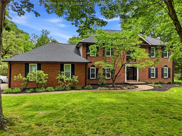 14 Woodclyffe Rd, Hurricane, WV 25526