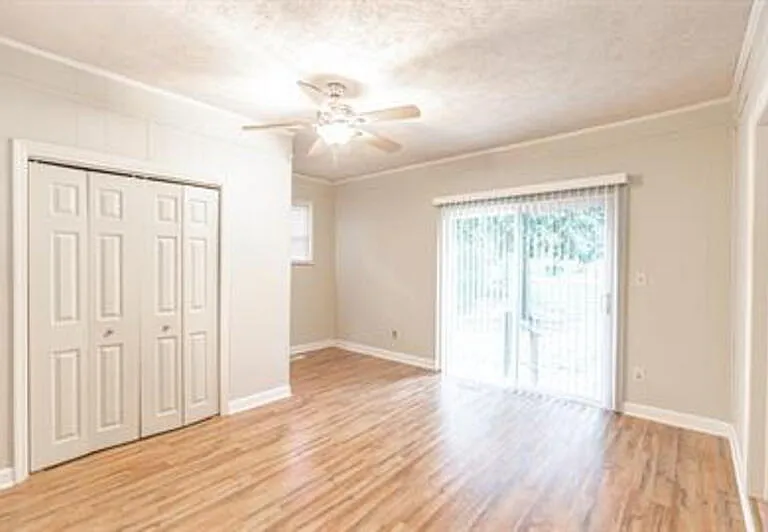 205 N Glover St — Photo 7