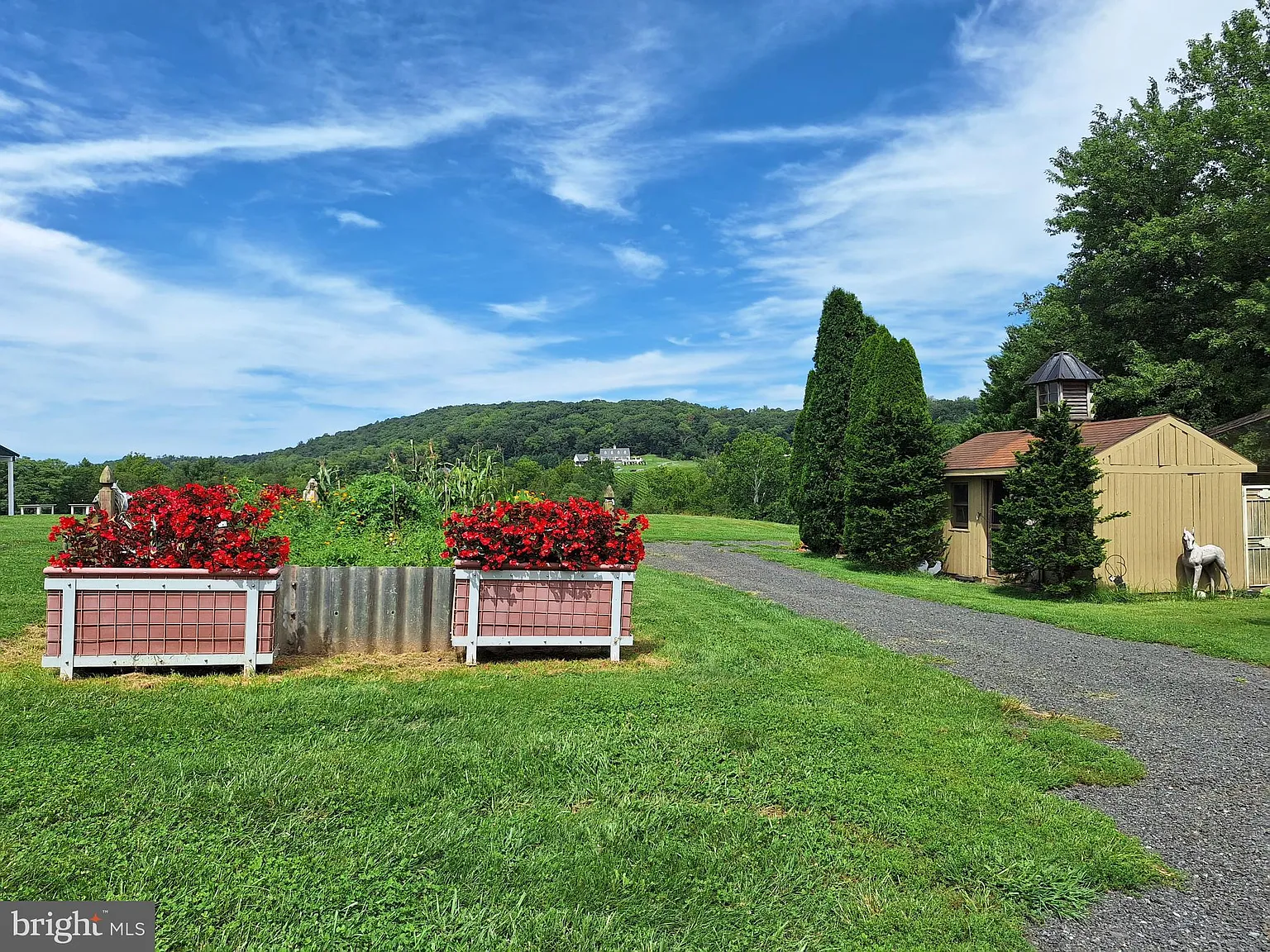 2 bed, 1.5 bath, 2200 sqft, $2,500 — Photo 4