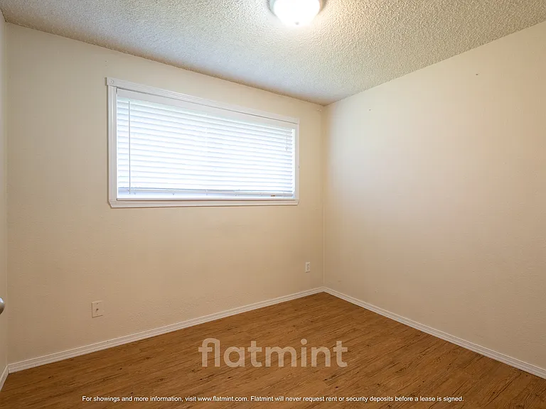 11901-11903 Ainsworth Ave S #11901 — Photo 8