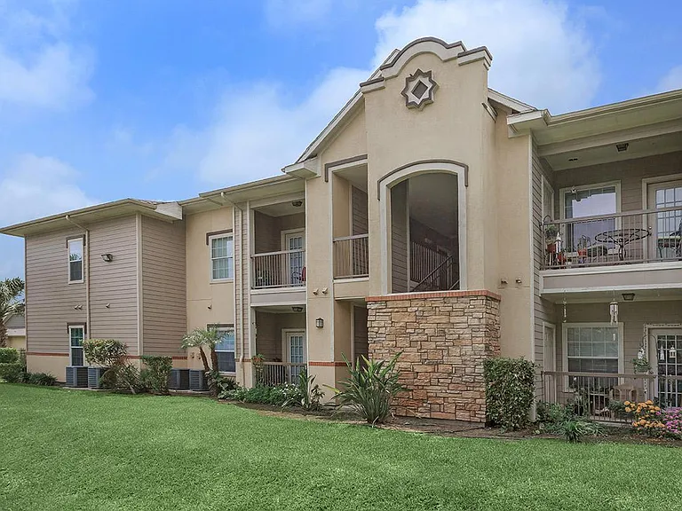 Retama Village Apartments — Photo 11