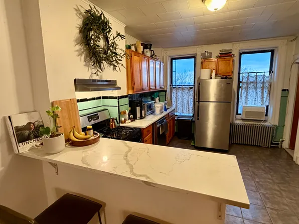 486a 7th Avenue image 1 of 8