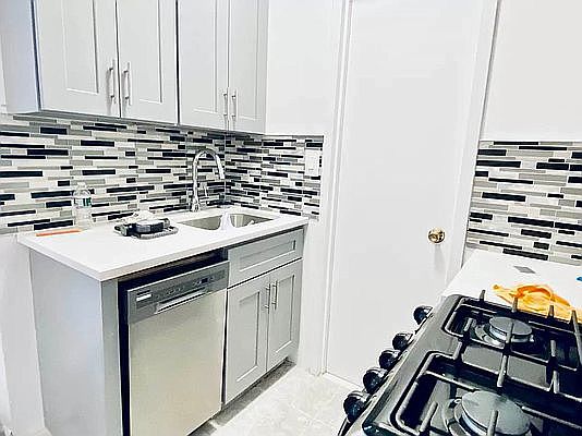 5th image of 417 E 6th St APT 15