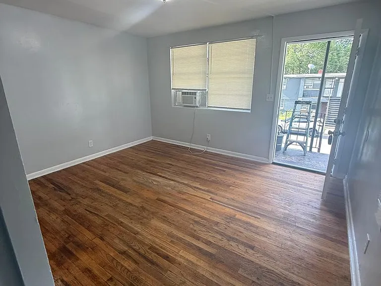 2012 Palafox St — Photo 10
