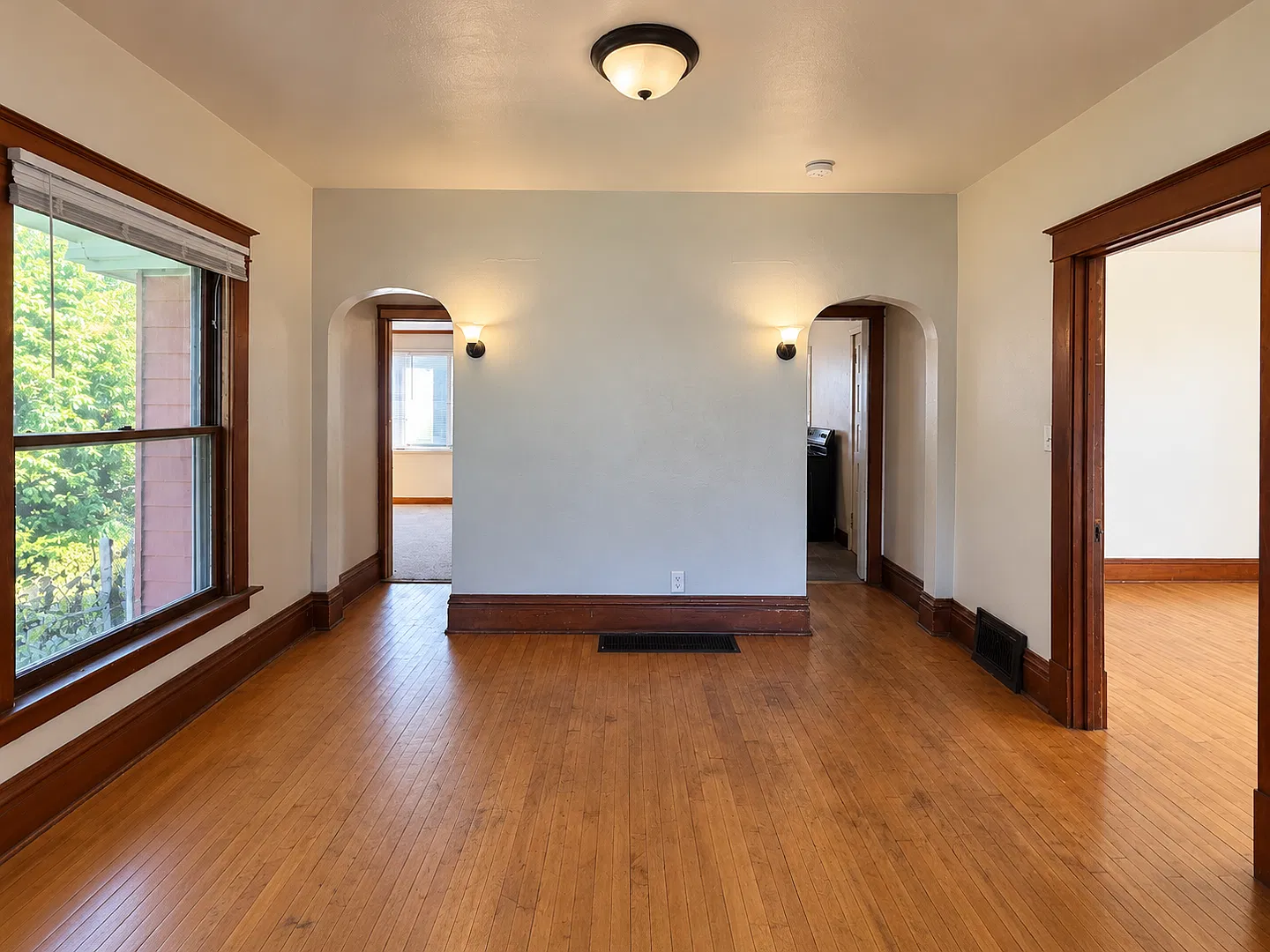 1136 W Grand Ave — Photo 4