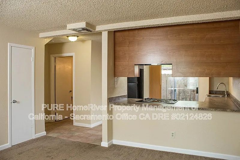 2 bed, 1.5 bath, 975 sqft, $1,995 — Photo 4