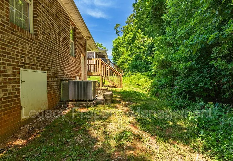 1352 Snow Ct — Photo 13
