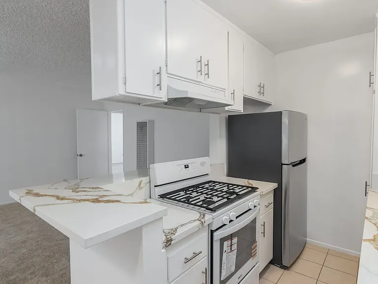 4065 McLaughlin Ave — Photo 7