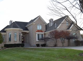 4297 Lake Farms Ct, Fenton, MI