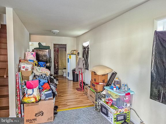 4th image of 810 Center St