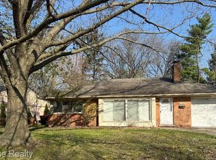 17228 Sunnybrook Dr, Southfield, MI 48076