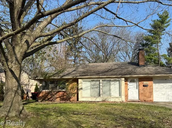 17228 Sunnybrook Dr, Southfield, MI 48076