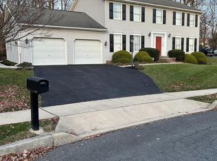 2430 E Bayberry Dr, Harrisburg, PA 17112