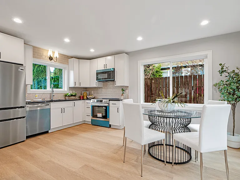 3054 Fairmount Ave SW — Photo 2