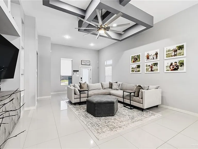 921 Casa Blanca — Photo 3