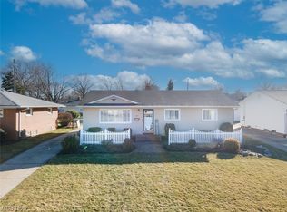 686 E Parkleigh Dr, Seven Hills, OH