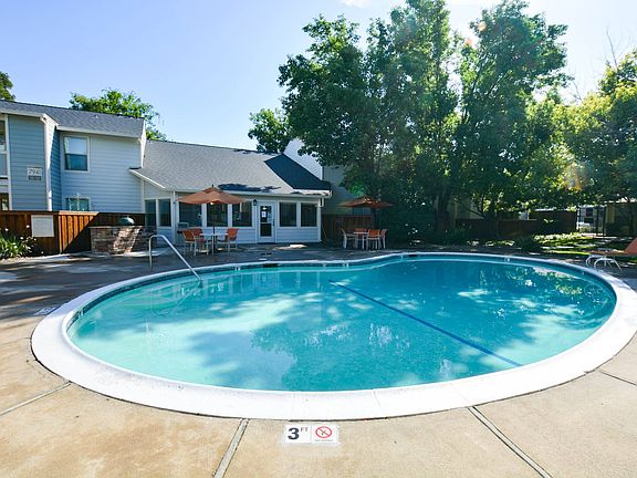 4th image of 7951 Kingswood Dr #140