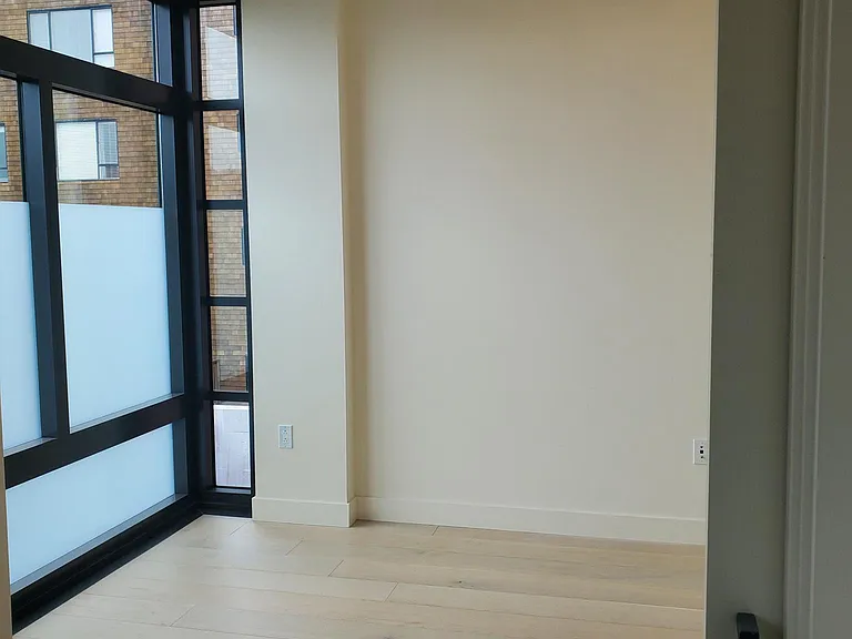 1598 Bay St #300 — Photo 16