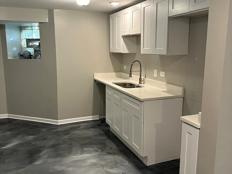 6124 S Champlain Ave #BASEMENT — Photo 7