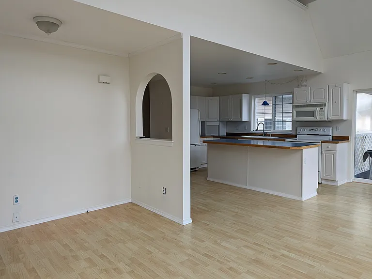354 Canal Dr NE — Photo 4