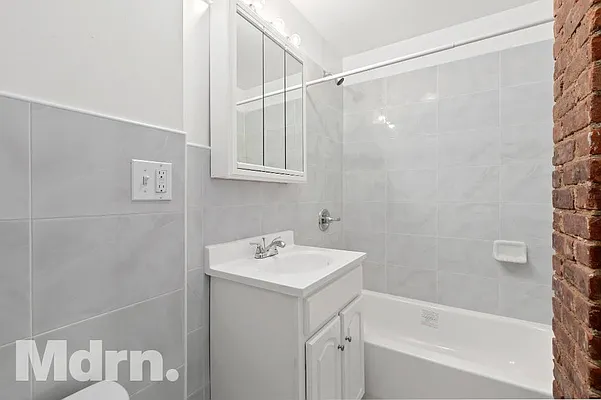 Rented by Mdrn Residential | media 9