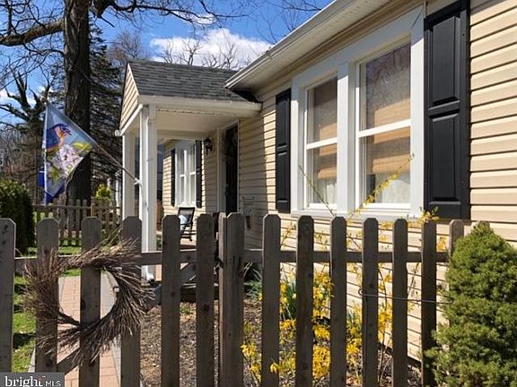 4th image of 513 W Uwchlan Ave