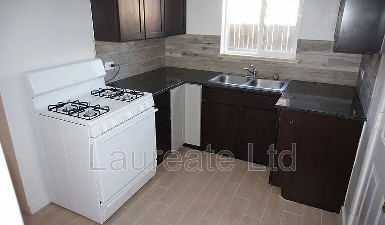 2228 Ames St — Photo 2
